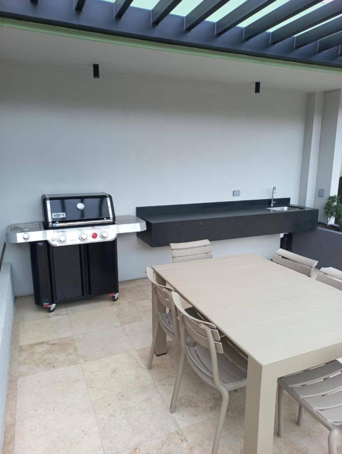 New Modern Condo! Beautiful & Volcano Views * San Salvador