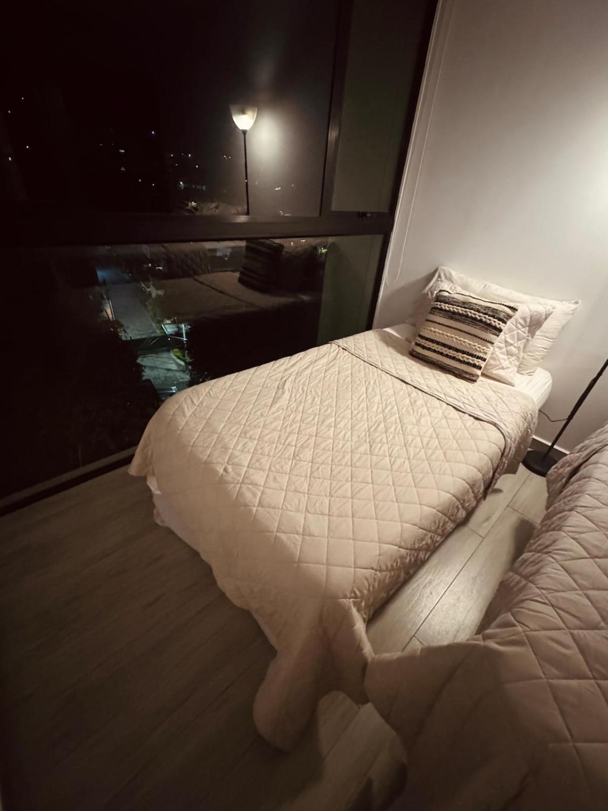 New Modern Condo! Beautiful & Volcano Views *